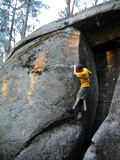 Kent bouldering on Ship Rock